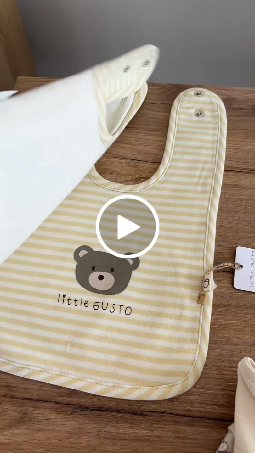 Customer video review of Organik Pamuk 3'lü Sıvı Geçirmez Playtime Mama Önlüğü