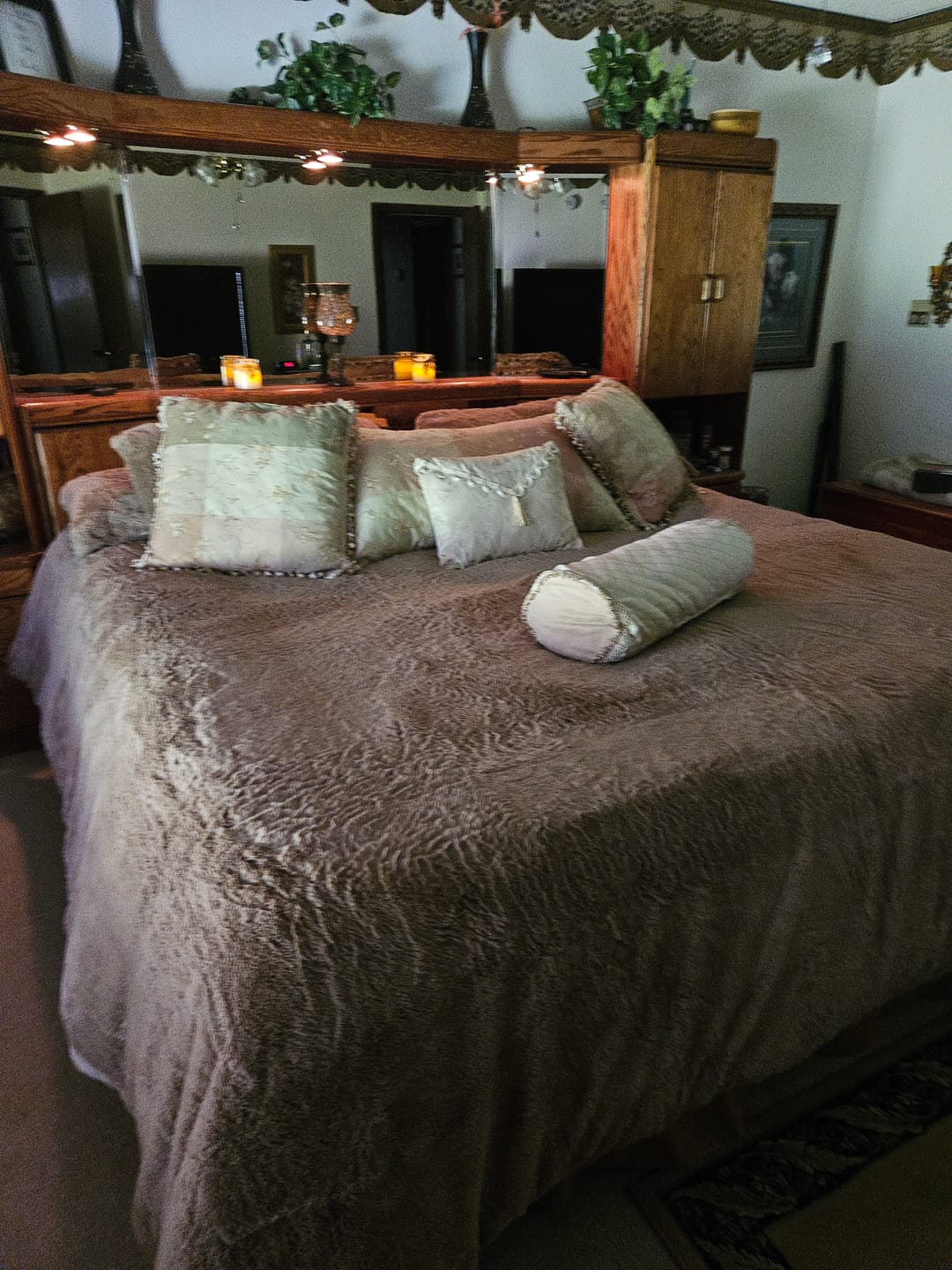 Customer photo review of Amorgos Fine Velvet Bedding Set
