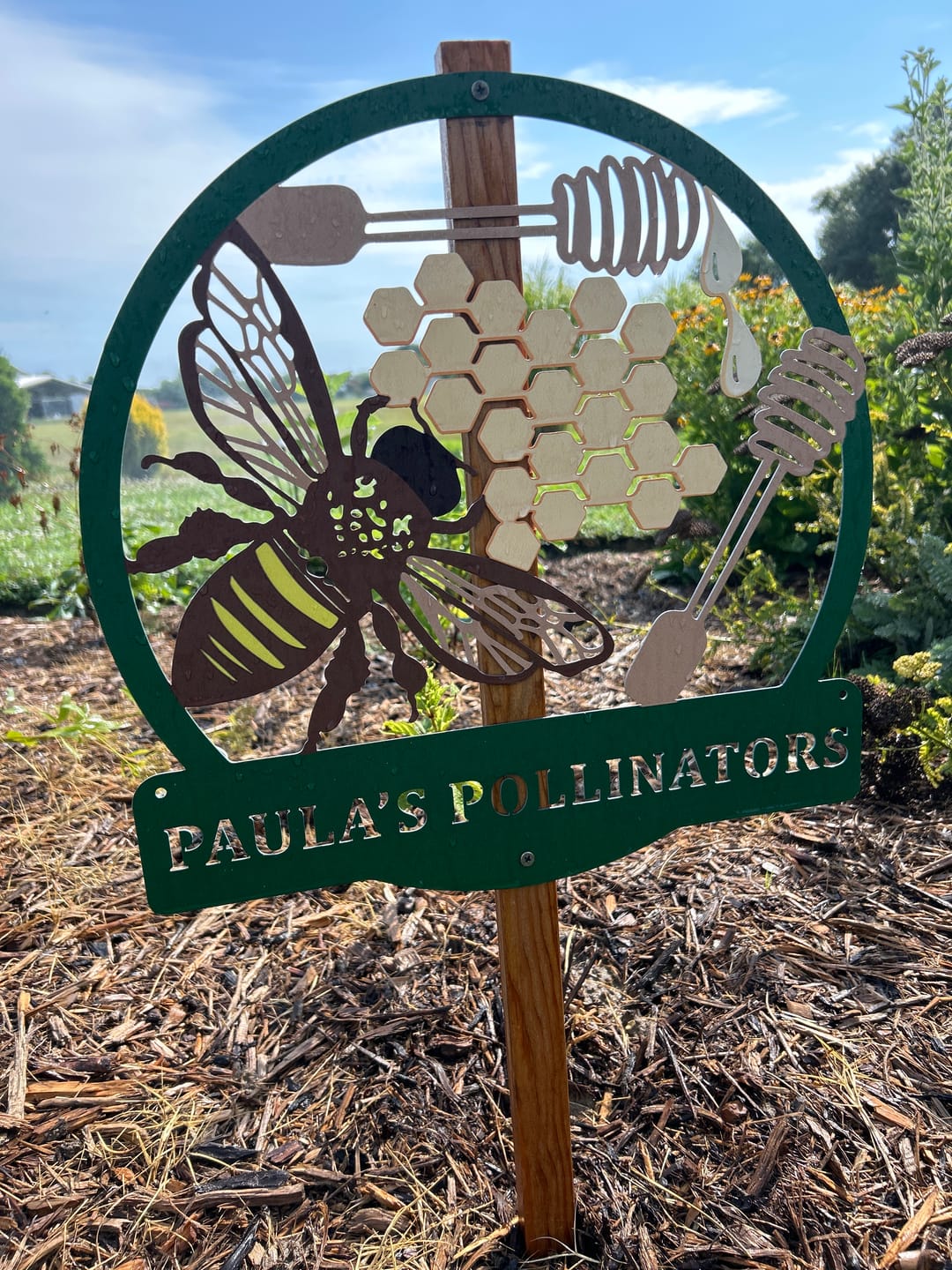Customer photo review of Personalized Painted Metal Bee Art
