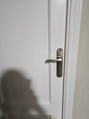 Customer photo review of Clásica manilla modelo '530' de aluminio con placa oval en acabado níquel satinado para puertas