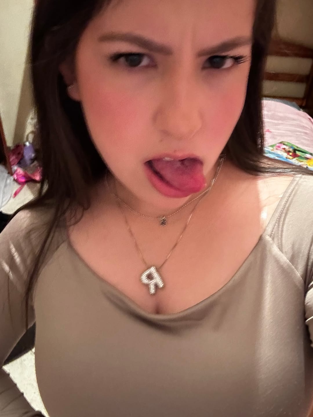 Customer photo review of Collar Inicial Balloon Plateado Zirconias