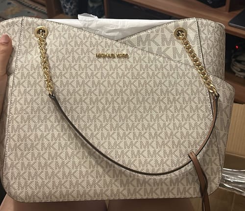Customer photo review of Jet Set Large Logo Shoulder Bag (VANILLA)