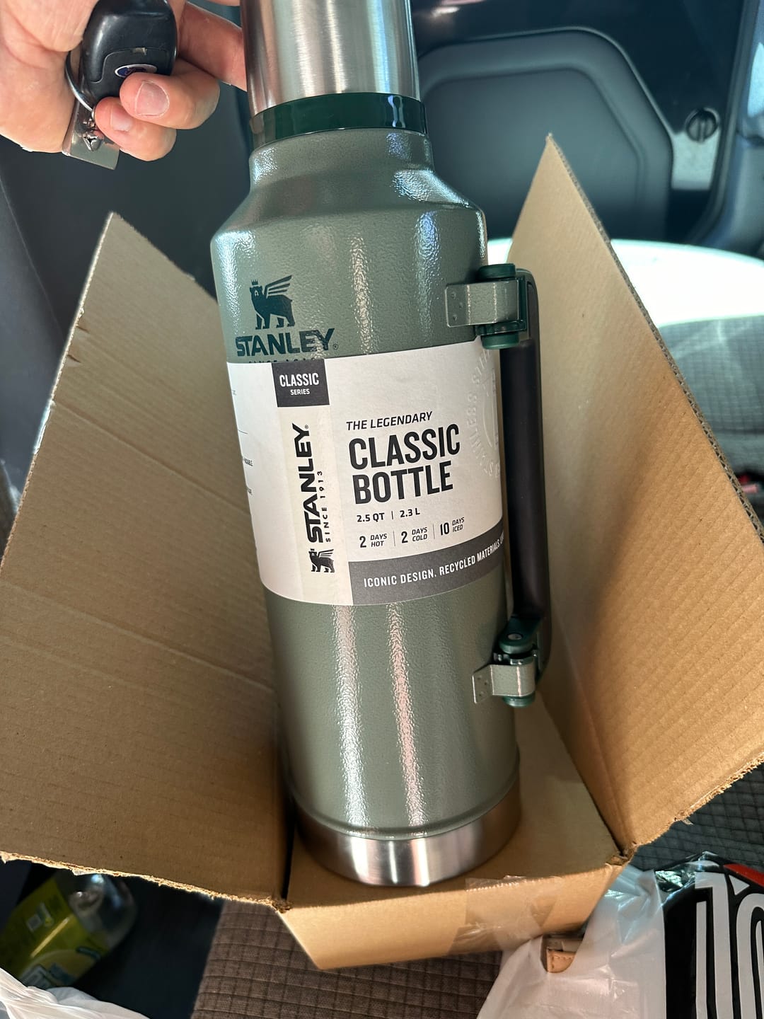 Customer photo review of Stanley Classic Legendary Bottle Yeşil 2.3 L
