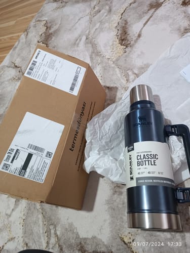 Customer photo review of Stanley Classic Legendary Bottle Lacivert 1.9 L