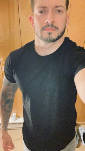 Customer photo review of 021 ESSENTIAL DROP-CUT T-SHIRT - BLACK