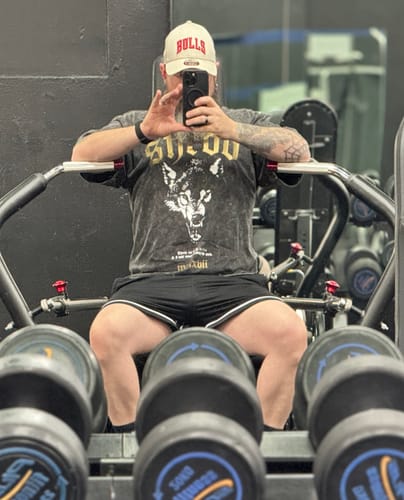 Customer photo review of Wolves - Pump cover - Oversized Gym T-shirt  - Acid Wash / Gold