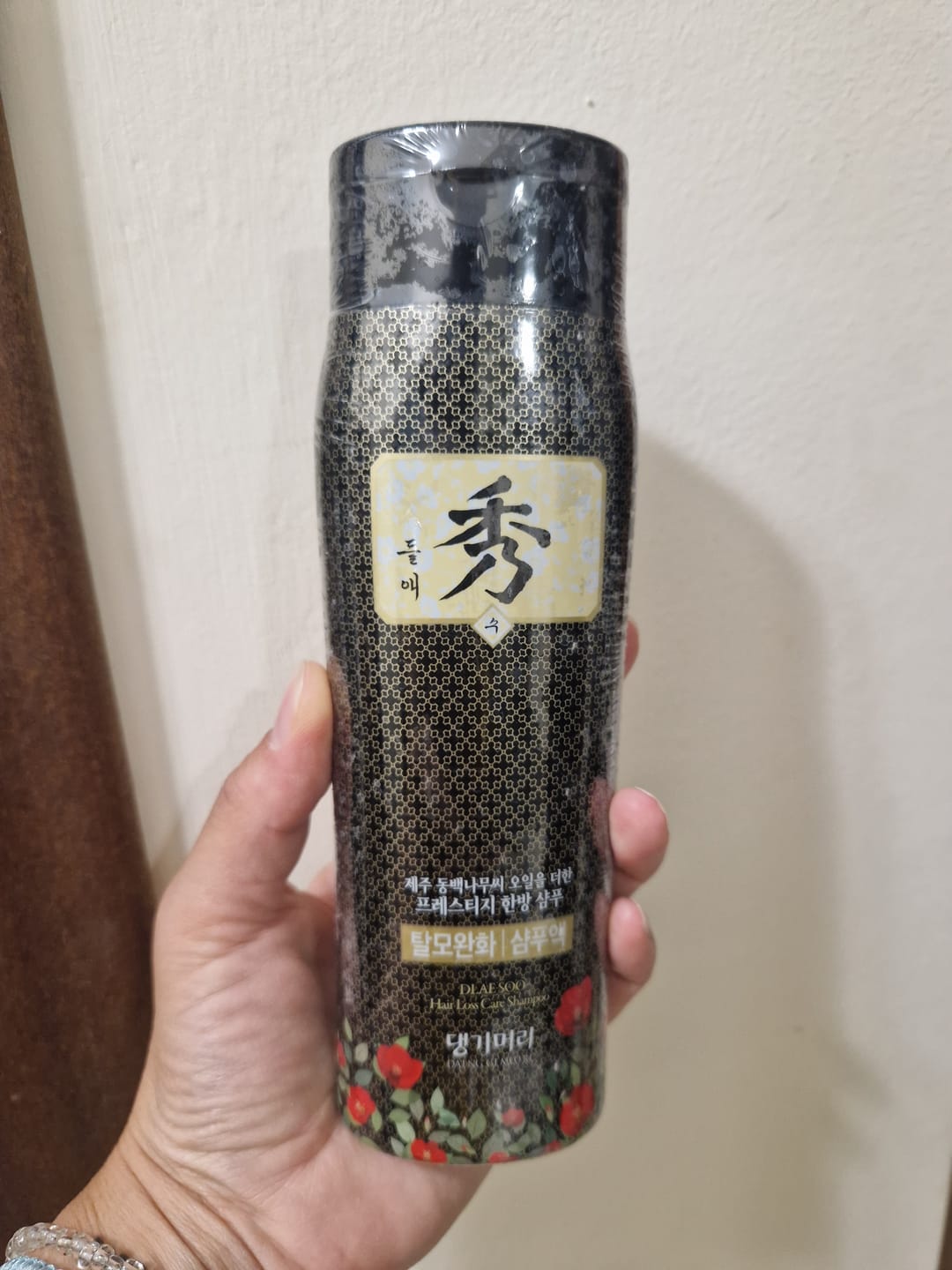 Customer photo review of Подхранващ и стимулиращ растежа шампоан против косопад Doori Кралска Камелия