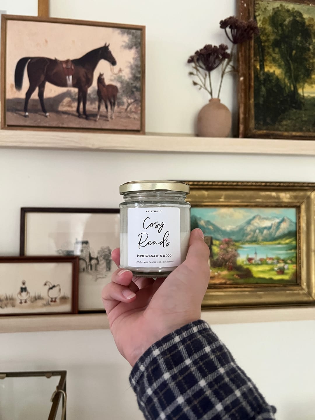 Customer photo review of "Cosy Reads" Book Candle