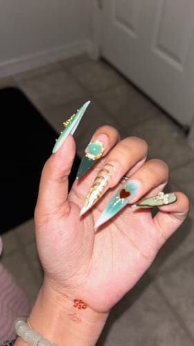 Customer photo review of Green Queen