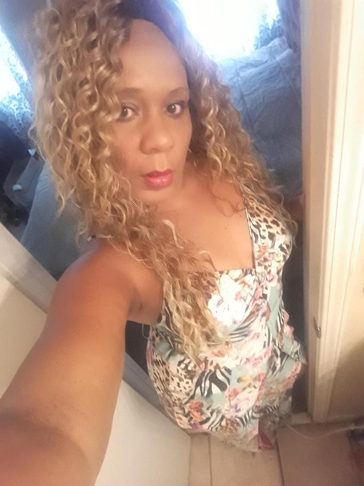 Customer photo review of Outre Synthetic Lace Part Daily Wig - THORA
