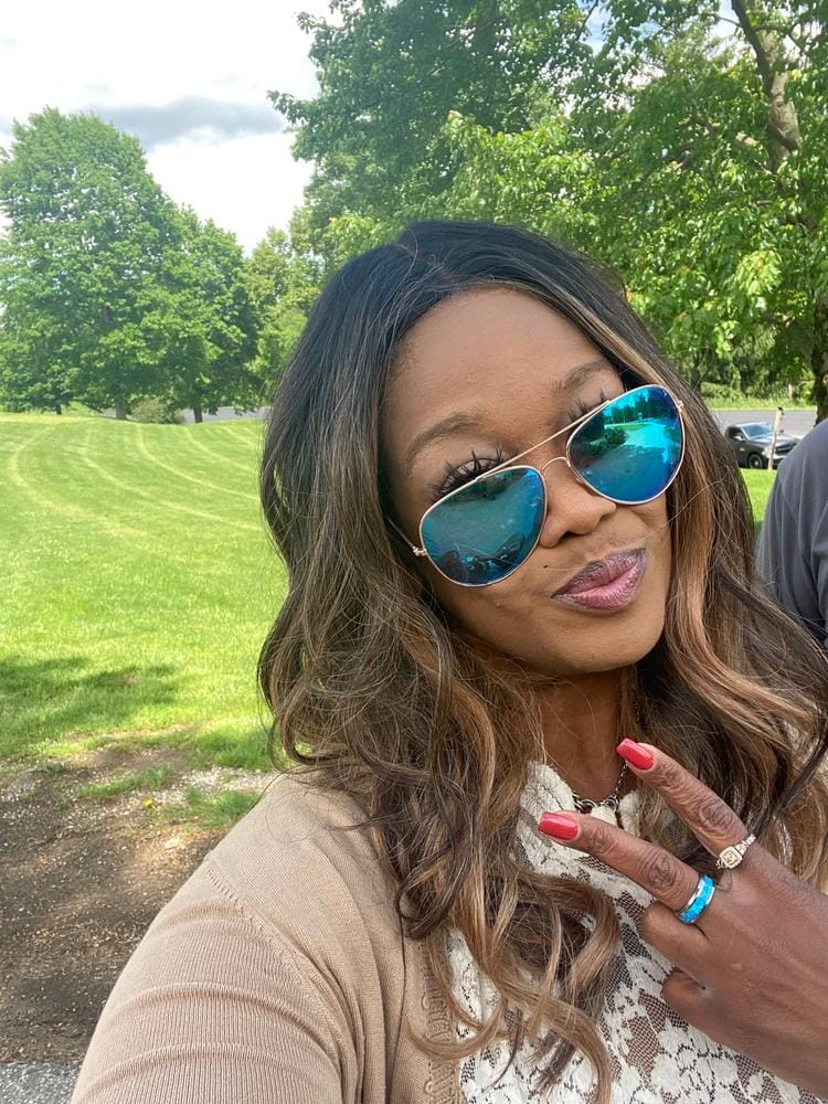 Customer photo review of Shake N Go Freetress Equal Synthetic 5" Lace Part Wig - VALENTINO