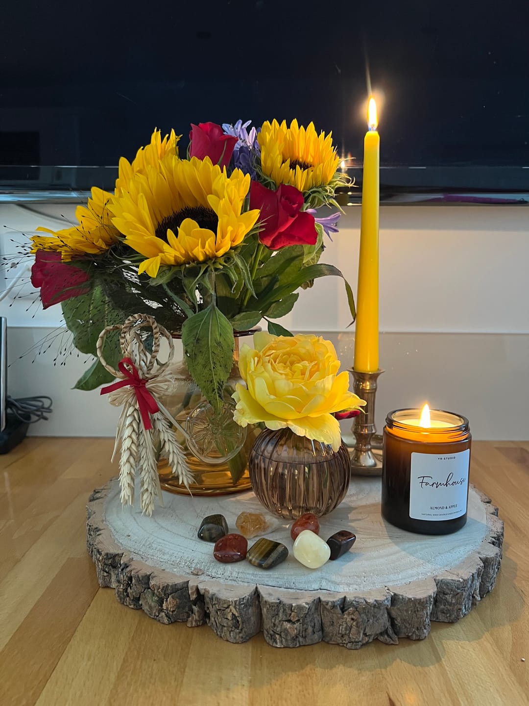 Customer photo review of "Farmhouse" Sweet Almond & Apple Candle