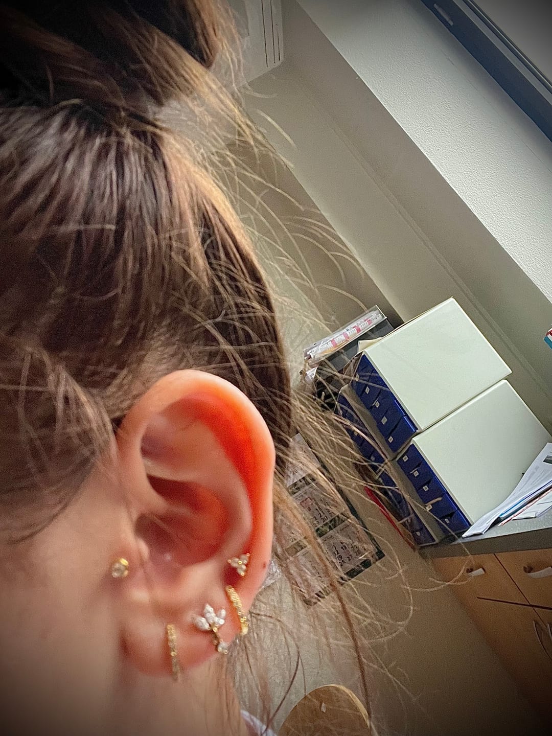 Customer photo review of Cataleya 2 Ohrstecker | 18K vergoldet