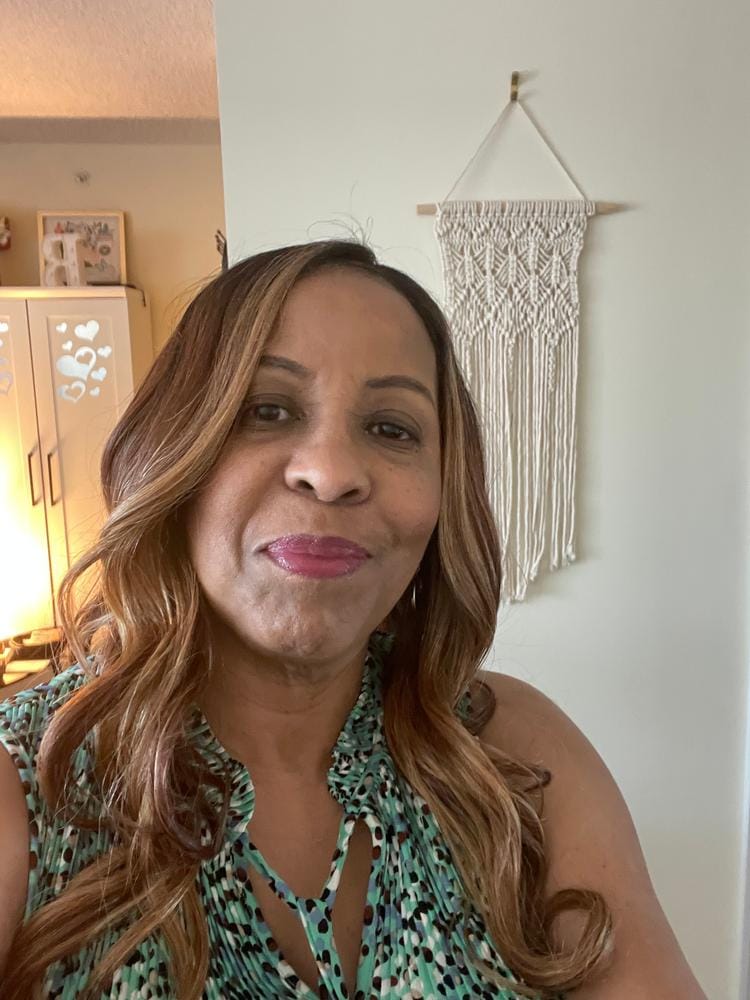 Customer photo review of Shake N Go Freetress Equal Synthetic 5" Lace Part Wig - VALENTINO