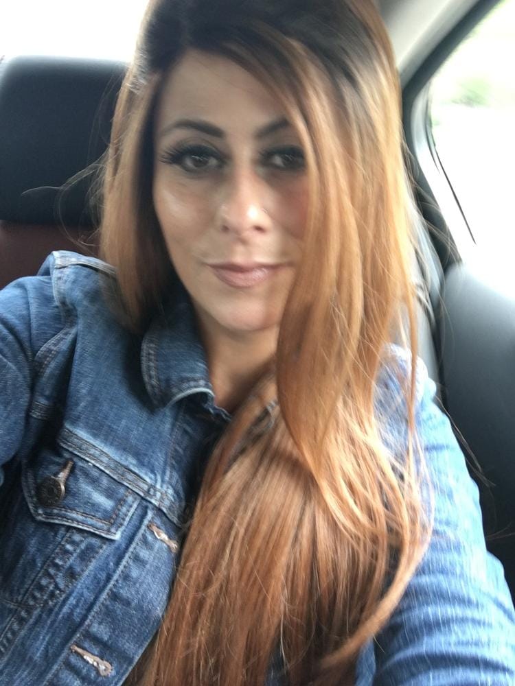Customer photo review of Zury Sis Synthetic Invisible Top Part Lace Front Wig - IV-LACE H ARI 24 INCH