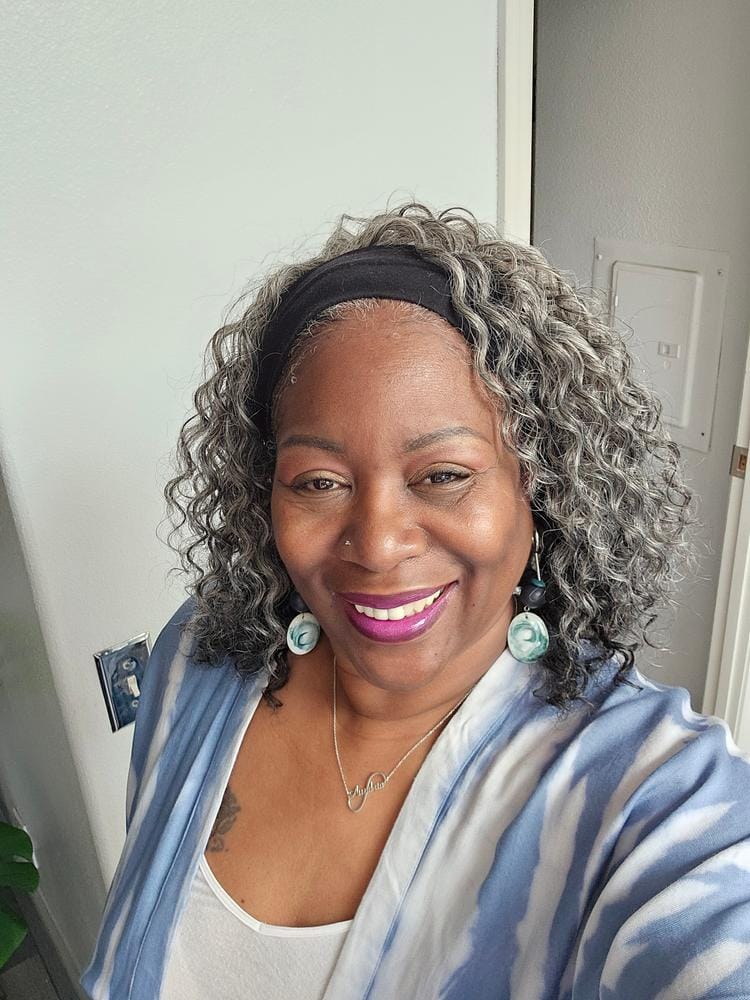 Customer photo review of Foxy Silver Wig CEDELLA