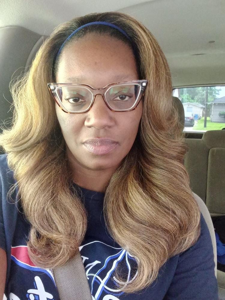 Customer photo review of Outre Quick Weave Synthetic Half Wig - NEESHA H305