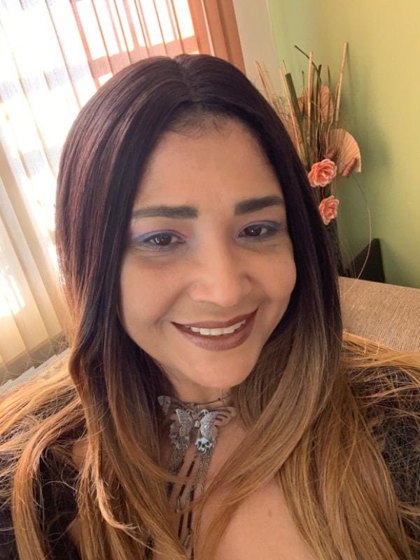 Customer photo review of Model Model Premium Seven Star V-Shaped Lace Front Wig EV-003