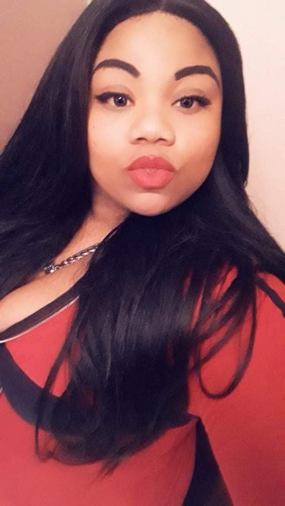 Customer photo review of Model Model Premium Seven Star V-Shaped Lace Front Wig EV-003
