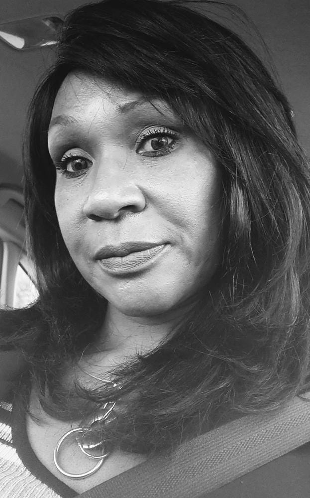 Customer photo review of Freetress Fullcap Band Wig NEW YORK GIRL