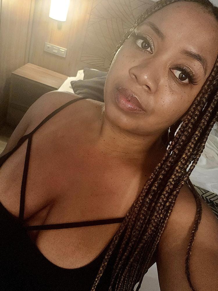 Customer photo review of Outre Xpression Synthetic 3X ULTRA BRAID - 52"