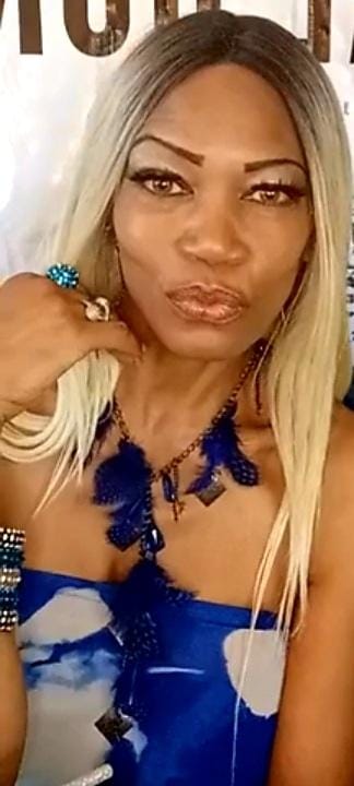 Customer photo review of Model Model Premium Seven Star V-Shaped Lace Front Wig EV-003