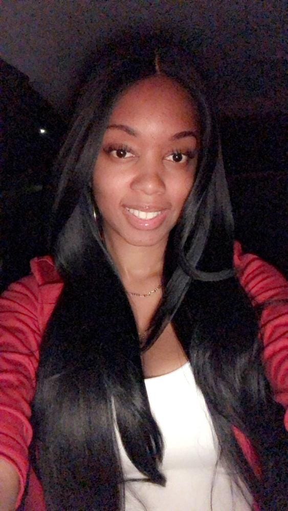 Customer photo review of Model Model Premium Seven Star V-Shaped Lace Front Wig EV-003