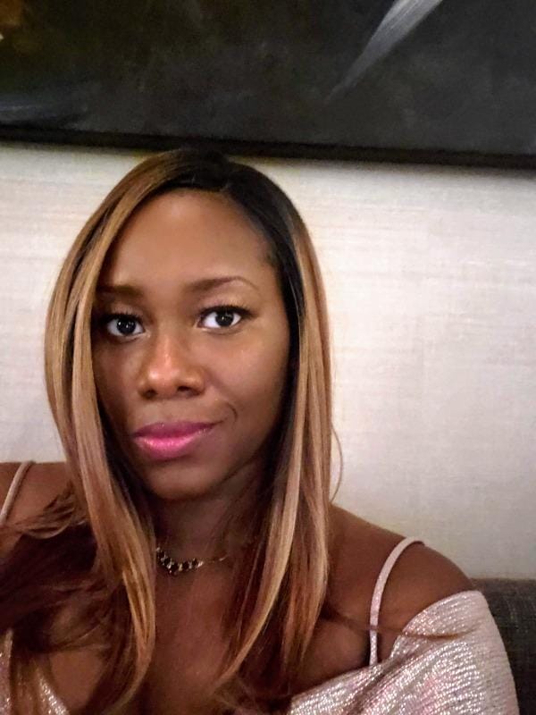 Customer photo review of Outre Synthetic EveryWear Lace Front Wig- EVERY4