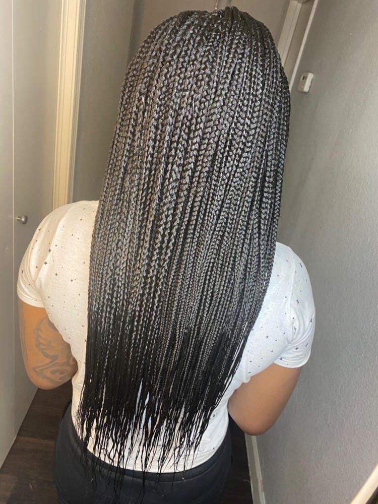 Customer photo review of Outre Xpression Synthetic 3X ULTRA BRAID - 52"