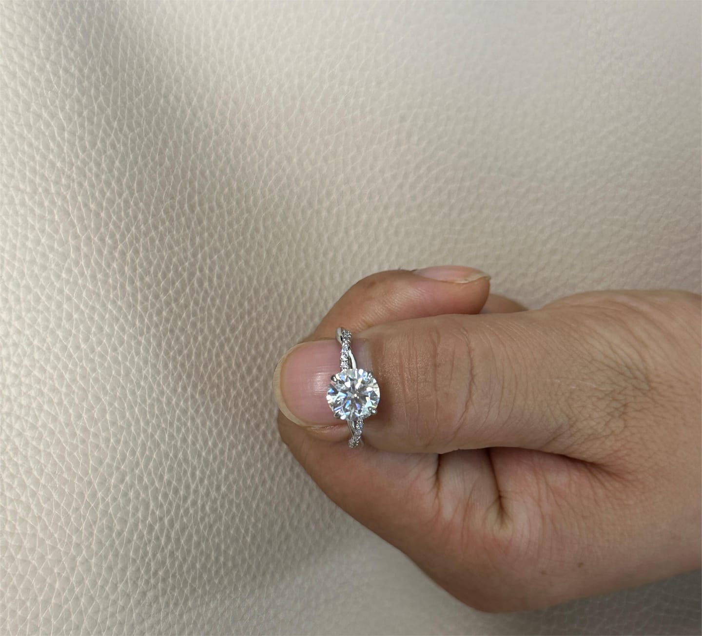 Customer photo review of S925 Twist Moissanite 2.0 Carat Round Cut Promise Ring