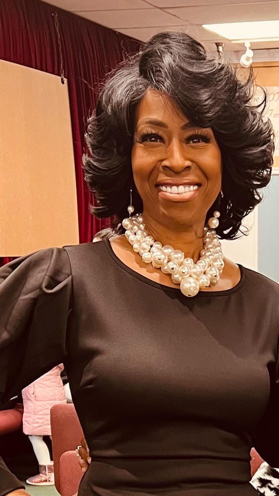 Customer photo review of Vanessa Party Lace Synthetic Hair Deep J Part Wig DJ VESA