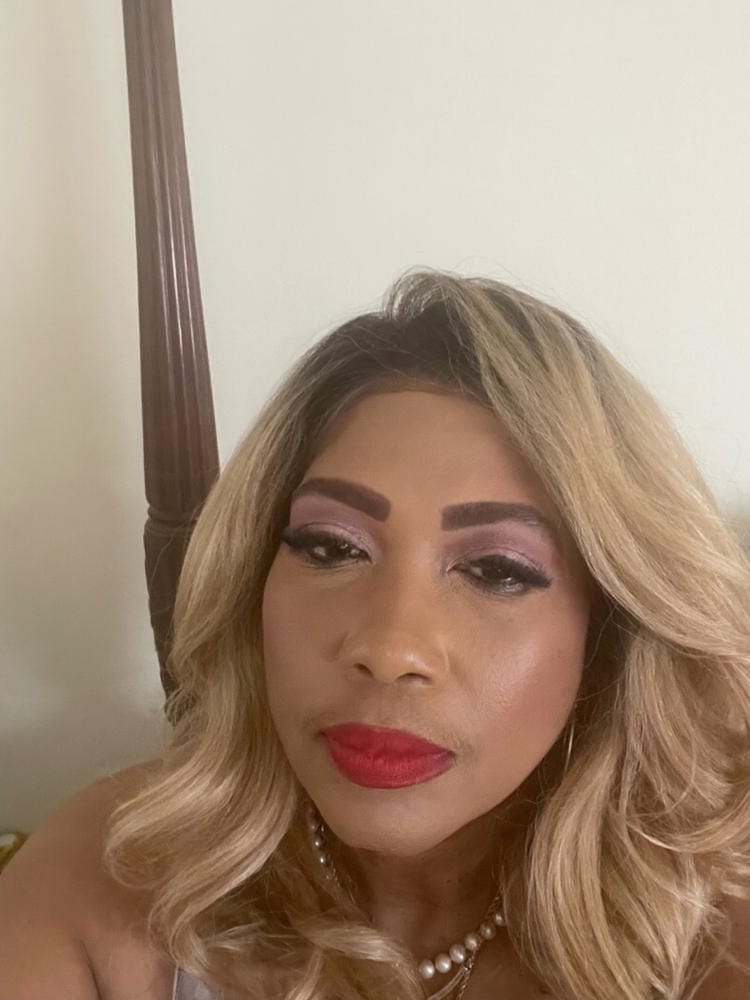 Customer photo review of Outre Perfect Hairline Synthetic HD Lace Wig - JULIANNE
