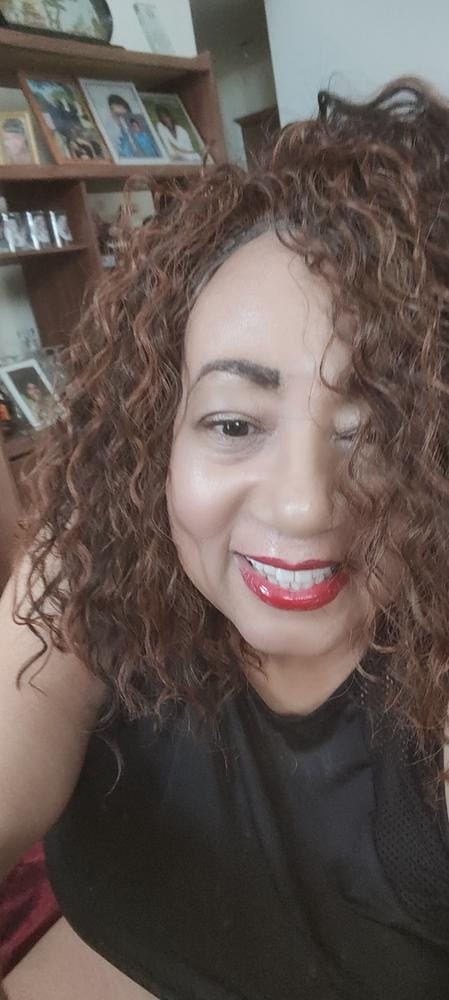 Customer photo review of Outre Quick Weave Synthetic Hair Half Wig - NICOLETTE