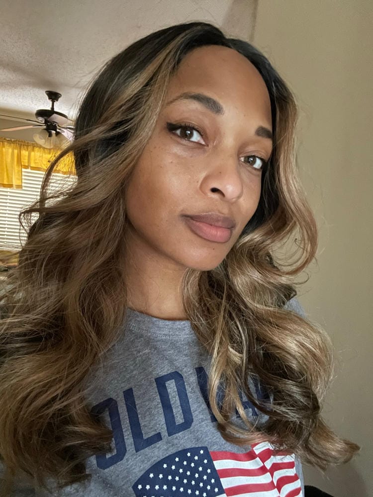 Customer photo review of Shake N Go Freetress Equal Synthetic 5" Lace Part Wig - VALENTINO