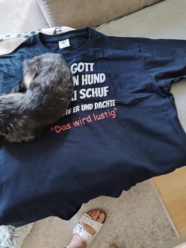 Customer photo review of Als Gott meinen Hund schuf - Personalisierbares Unisex T-Shirt