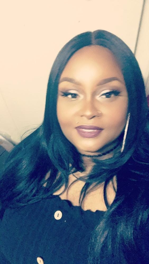 Customer photo review of Model Model Premium Seven Star V-Shaped Lace Front Wig EV-003