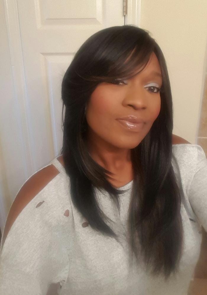 Customer photo review of Model Model Premium Seven Star V-Shaped Lace Front Wig EV-003