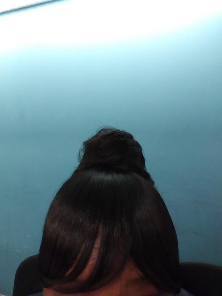 Customer photo review of Outre Pretty Quick Synthetic Bun & Bang NICOLA 2PCS