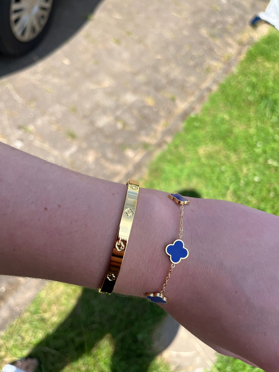 Customer photo review of Shine Clover Armreif | 18K vergoldet