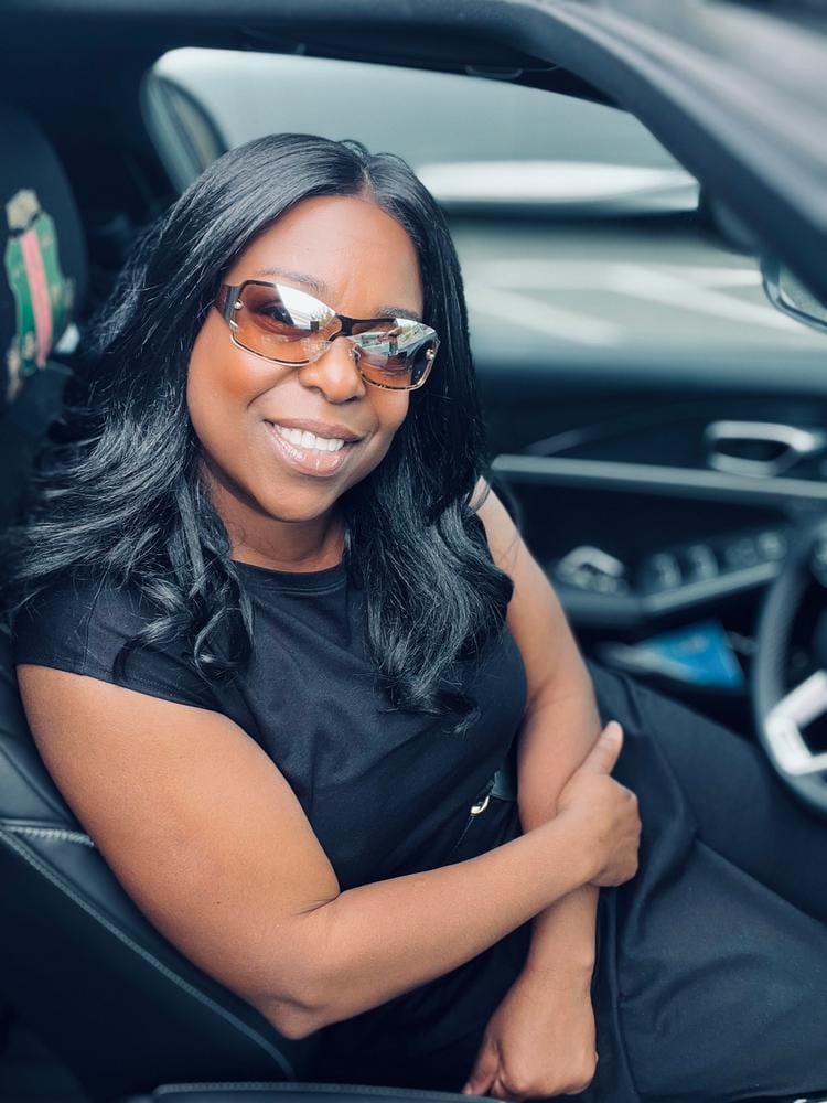 Customer photo review of Outre Airtied Glueless Human Hair Blend 13x6 HD Lace Front Wig LOOSE BODY WAVE 18" - 100% Fully Hand-Tied