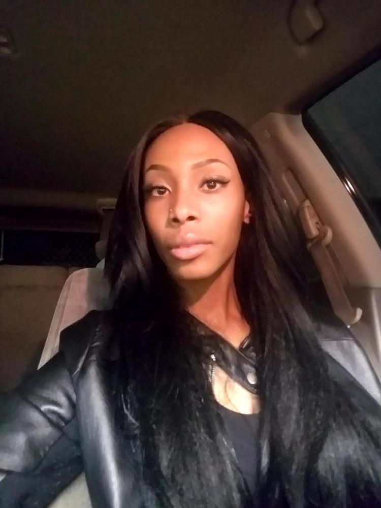 Customer photo review of Model Model Premium Seven Star V-Shaped Lace Front Wig EV-003