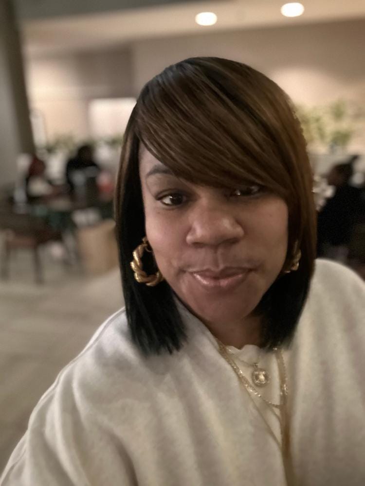 Customer photo review of Freetress Equal Synthetic Hair Wig LITE 002