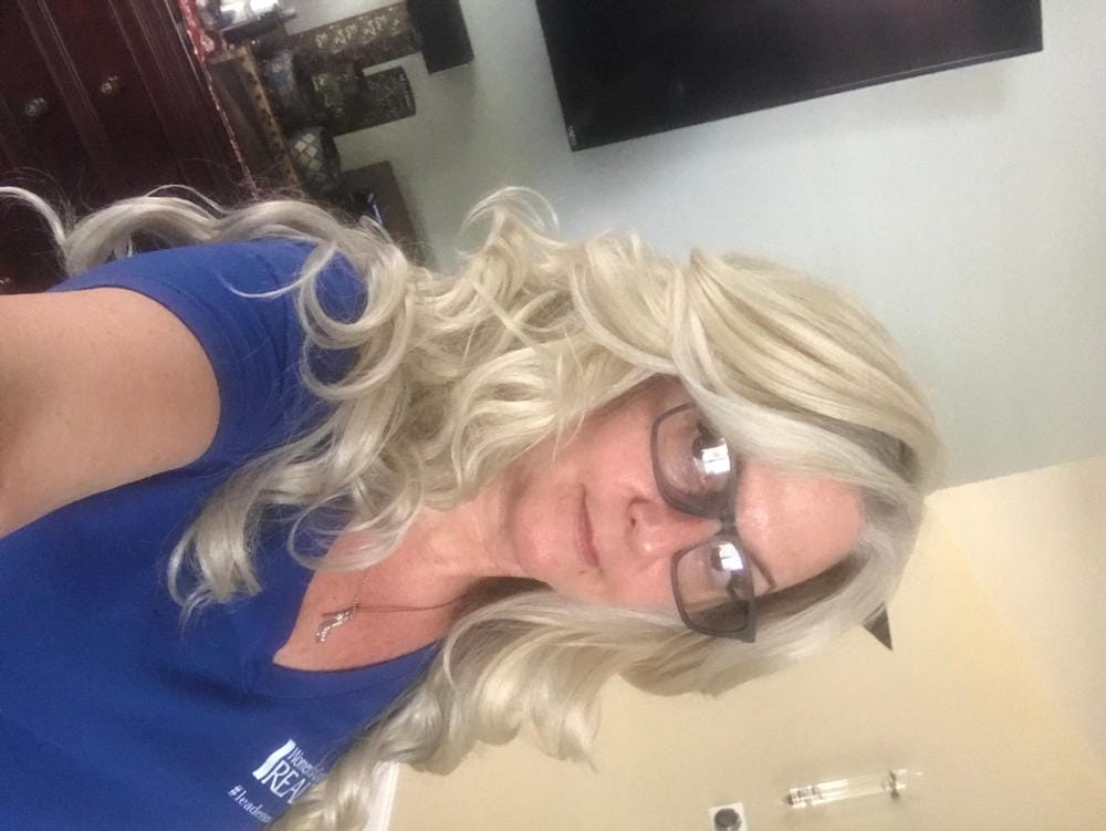 Customer photo review of Vanessa Fashion Wig CALI