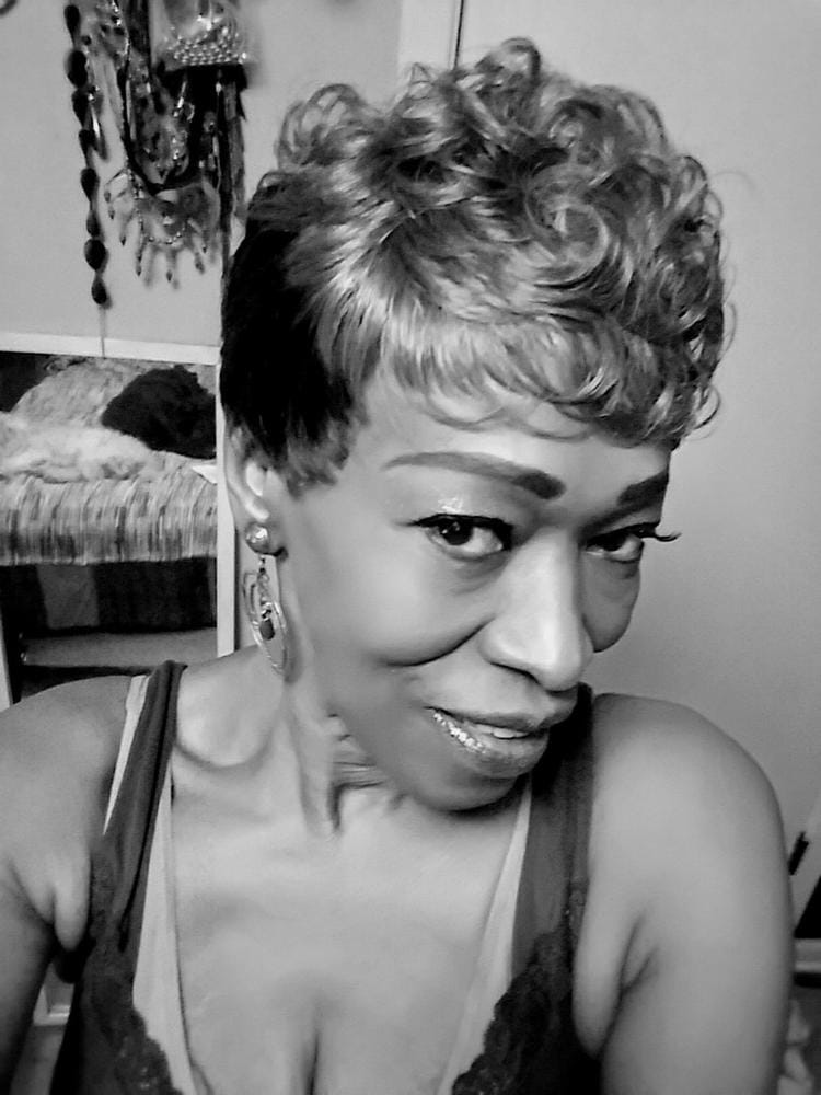Customer photo review of It's a Wig Quality Synthetic Hair Full Wig - Q PIETTRA