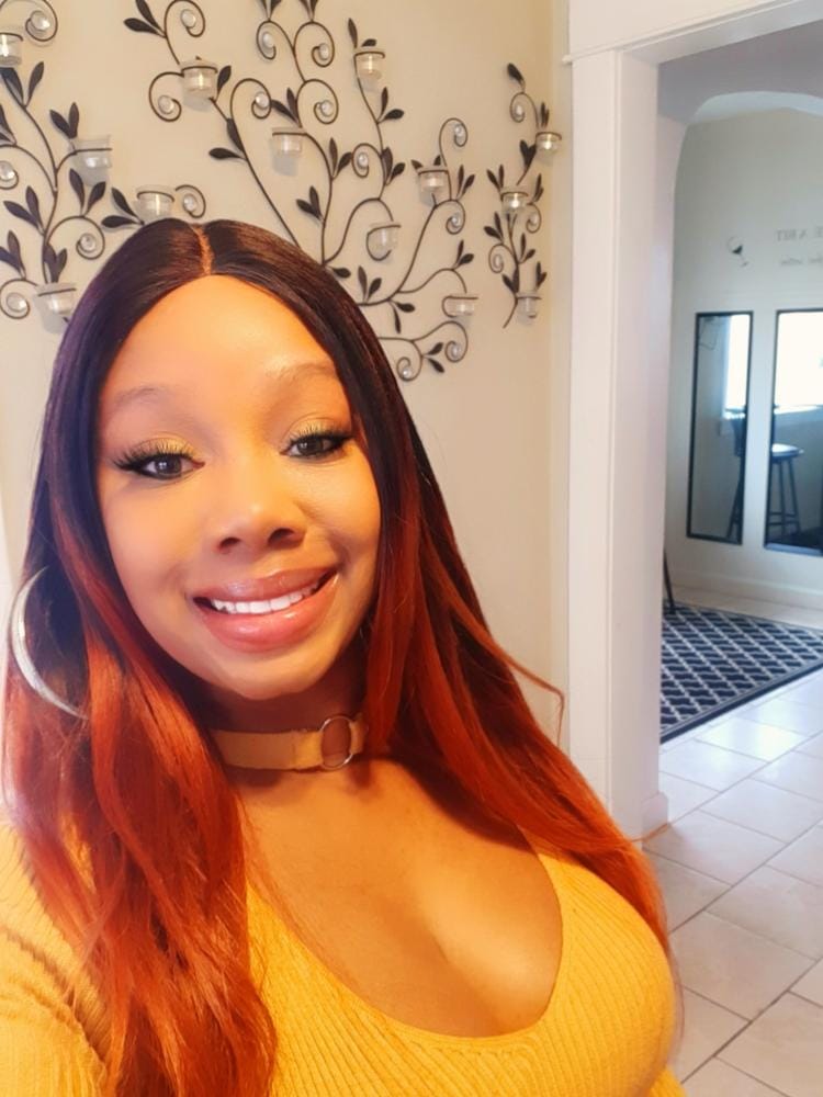 Customer photo review of Model Model Premium Seven Star V-Shaped Lace Front Wig EV-003