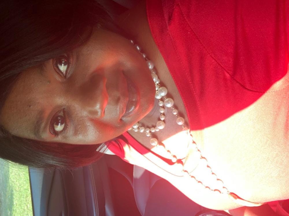 Customer photo review of Zury Sis Sassy Lively Spirit Half Moon Part Synthetic Hair Wig - SASSY HM-H MIU