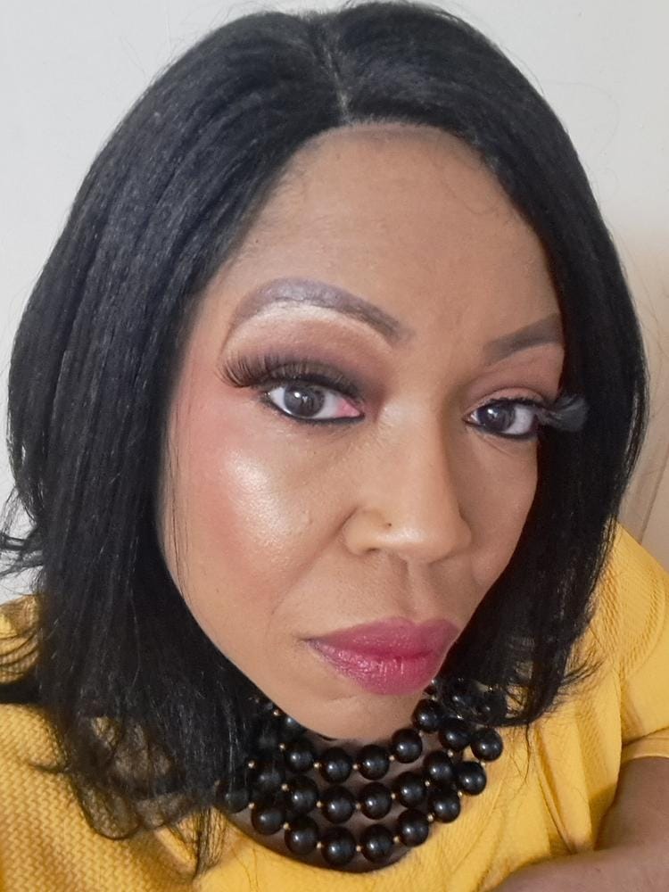 Customer photo review of Outre Synthetic Lace Front Wig - NEESHA 206