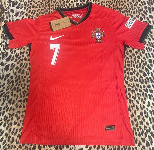 Customer photo review of MAGLIA HOME PORTOGALLO 2024/25