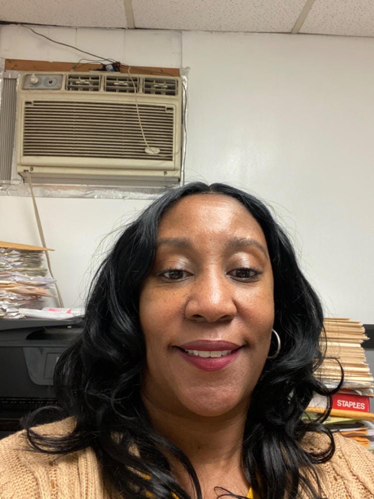 Customer photo review of Foxy Silver Synthetic Wig HATTIE