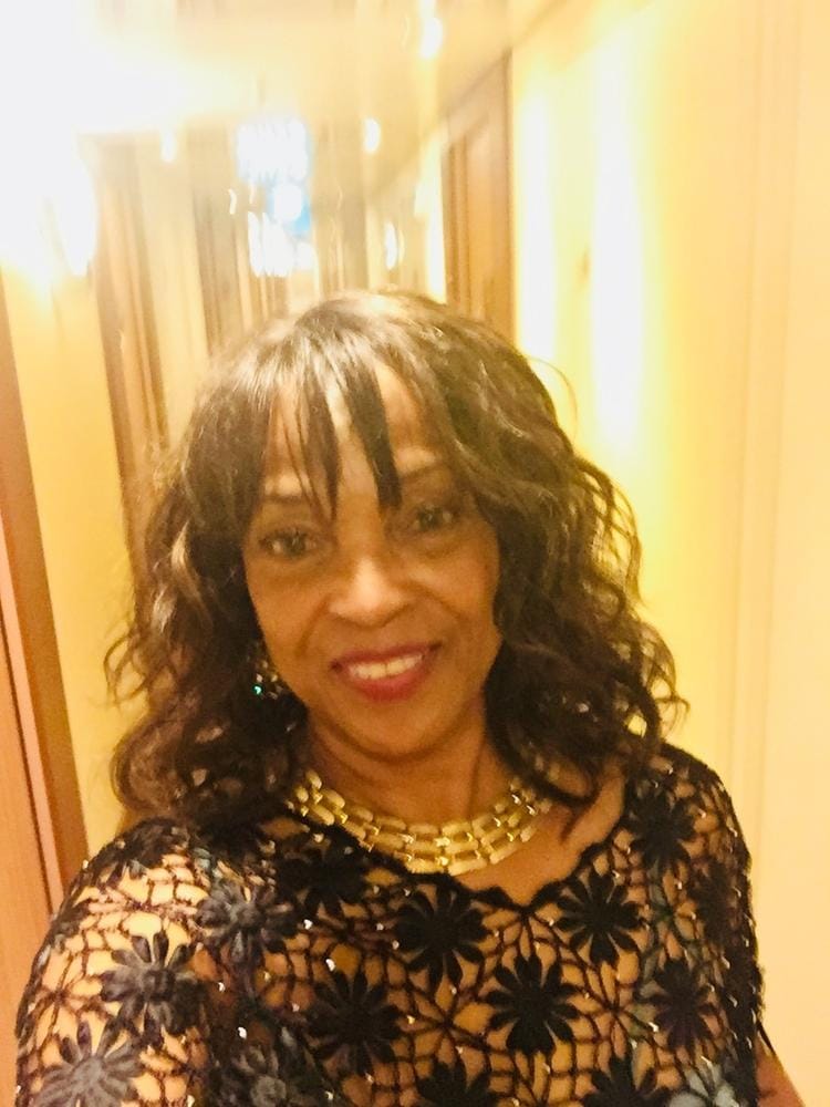 Customer photo review of Freetress Equal Wig SONEL